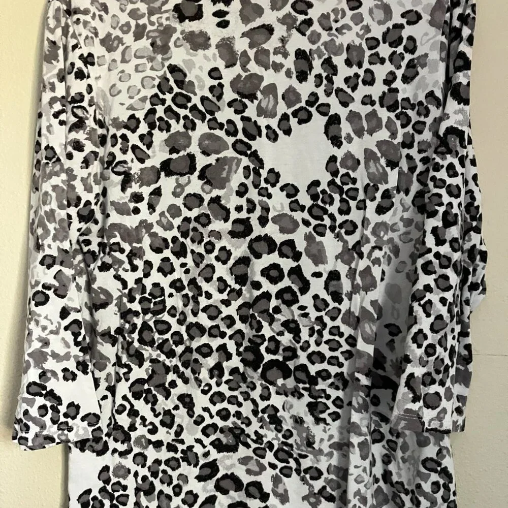 Laura Ashley Gray Leopard Ladies Top - Picture 8 of 8